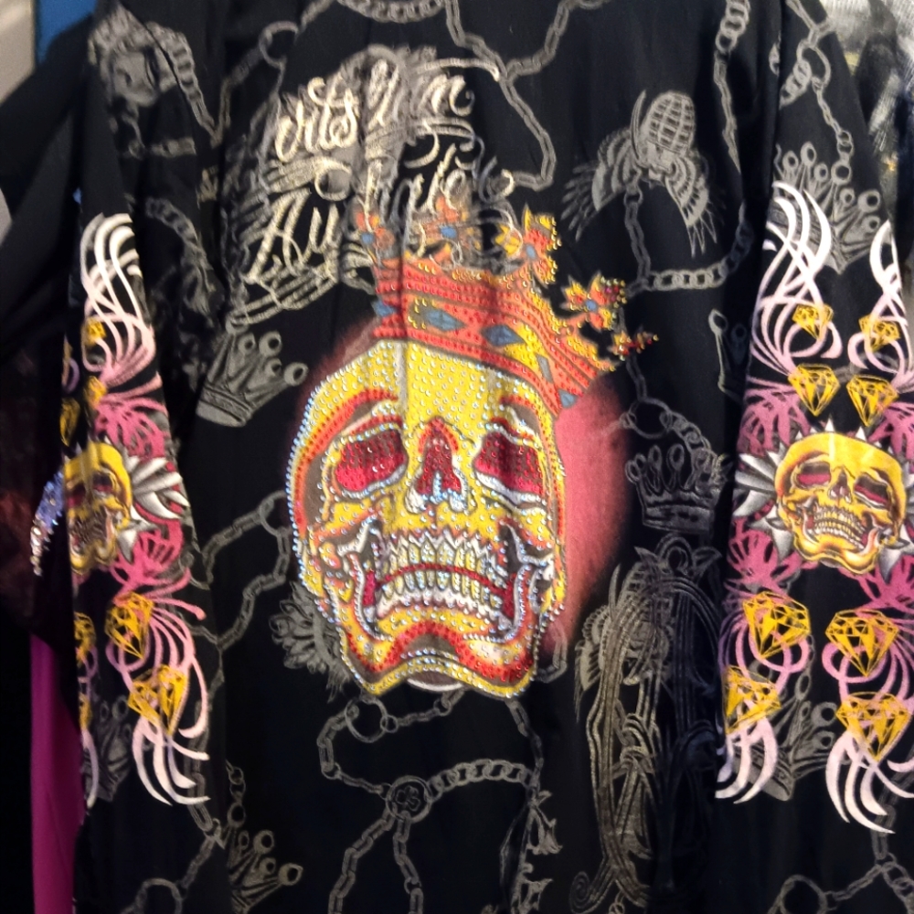 Ed Hardy gorgeous and very unique rhinestone king skull and chain shirt. XL